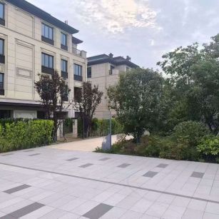 汕尾 芝麻白与芝麻白搭配铺装，尺寸1200*600