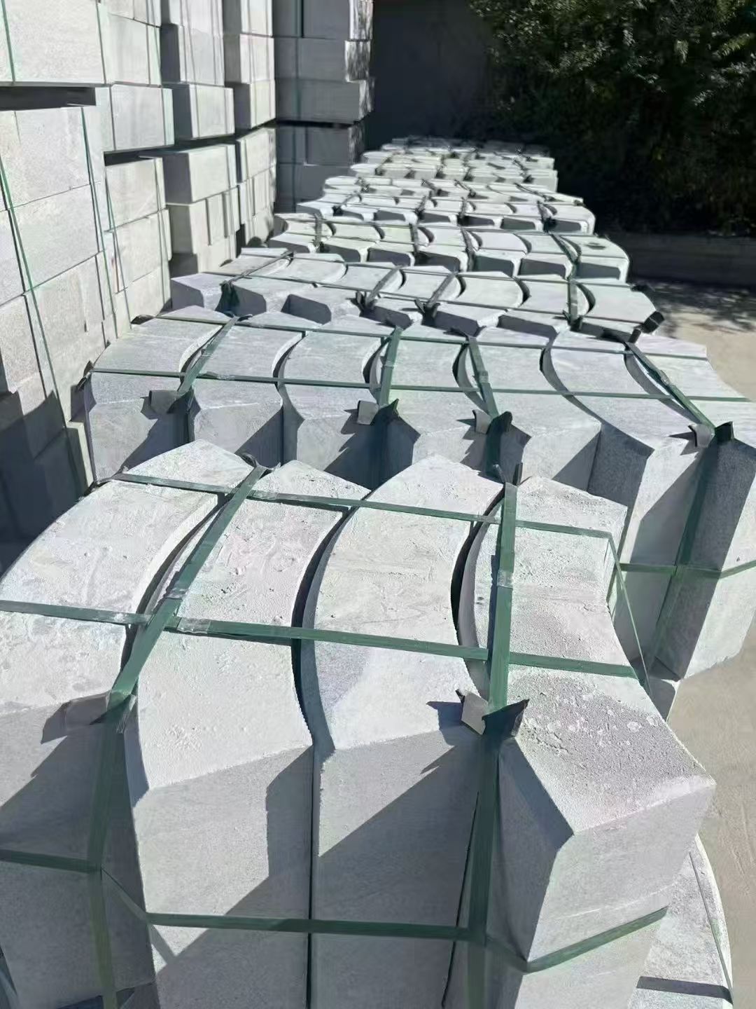 汕尾 芝麻灰弧形路沿石