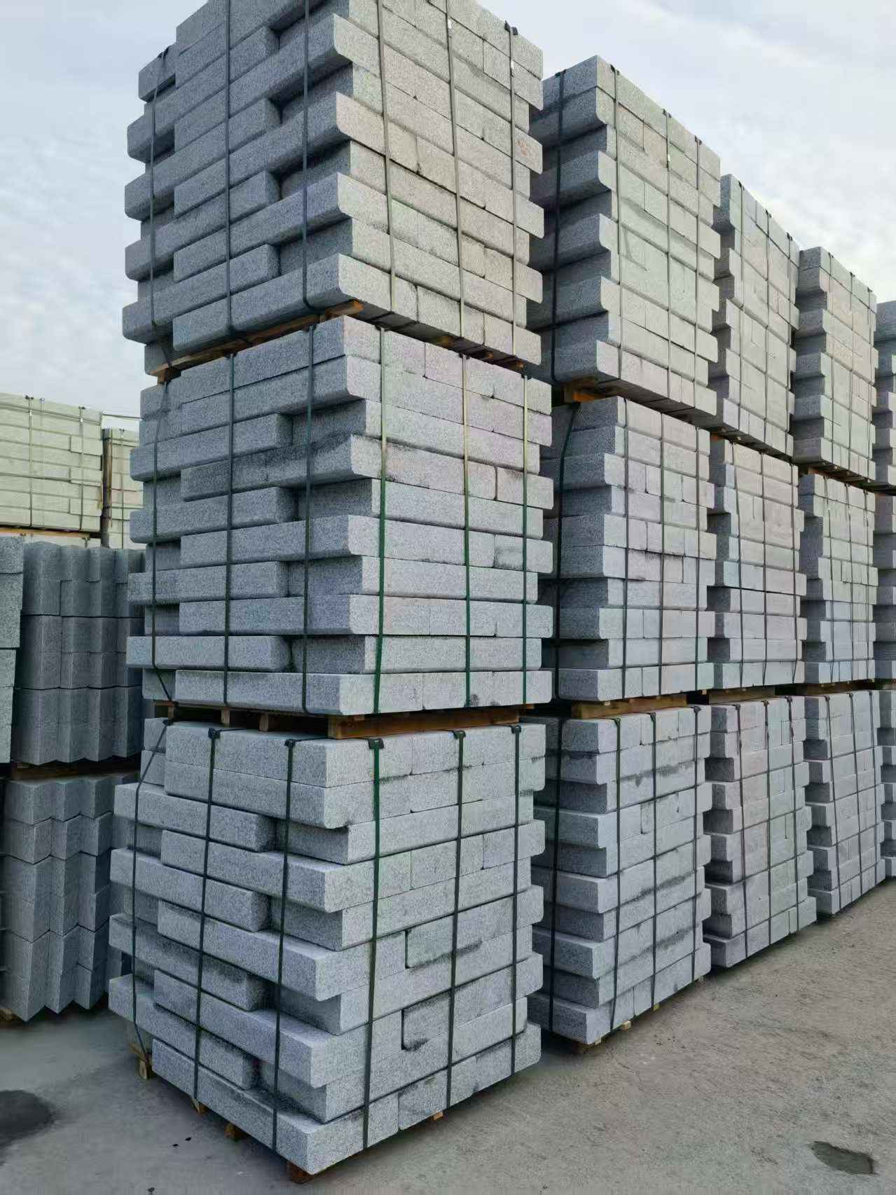 汕尾 路沿石（路侧石），颜色一致，尺寸标准