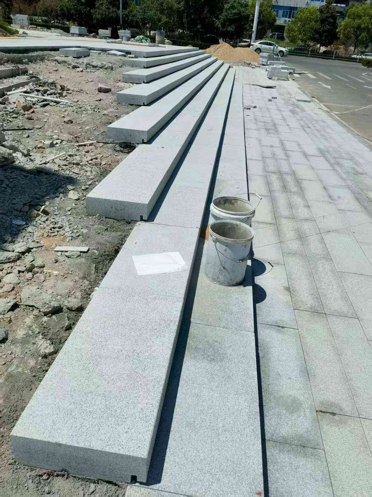 汕尾 芝麻白整石台阶，施工现场