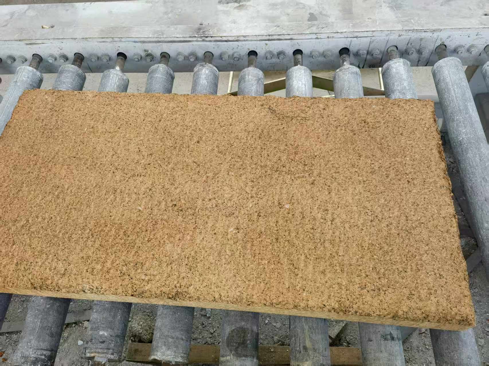 汕尾 菠萝面老石板，做旧仿古石，流水线生产加工