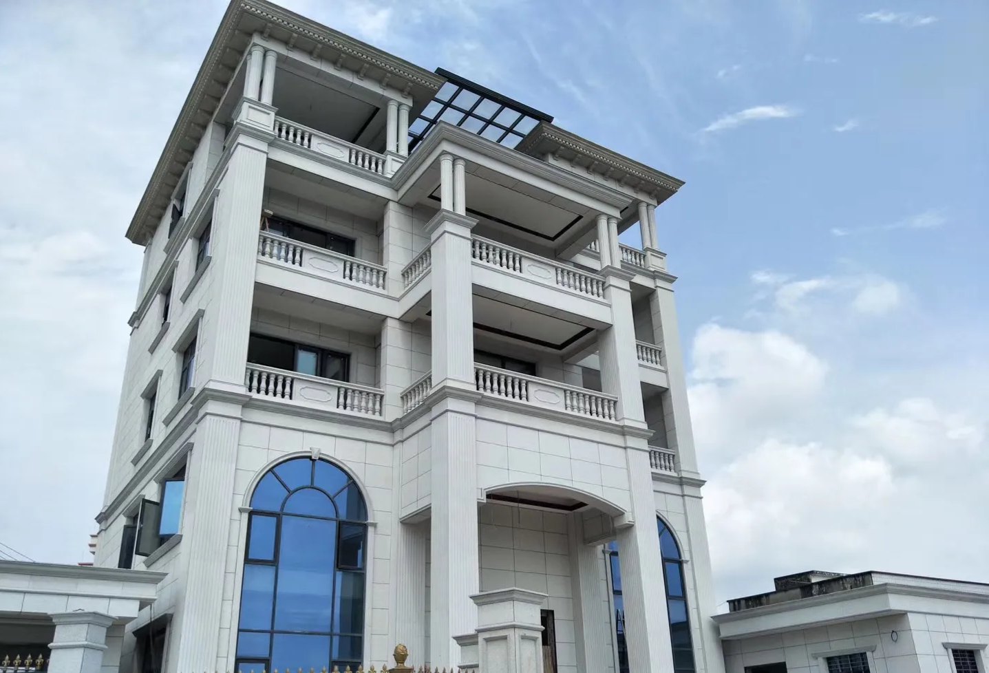 汕尾芝麻白别墅干挂效果展示